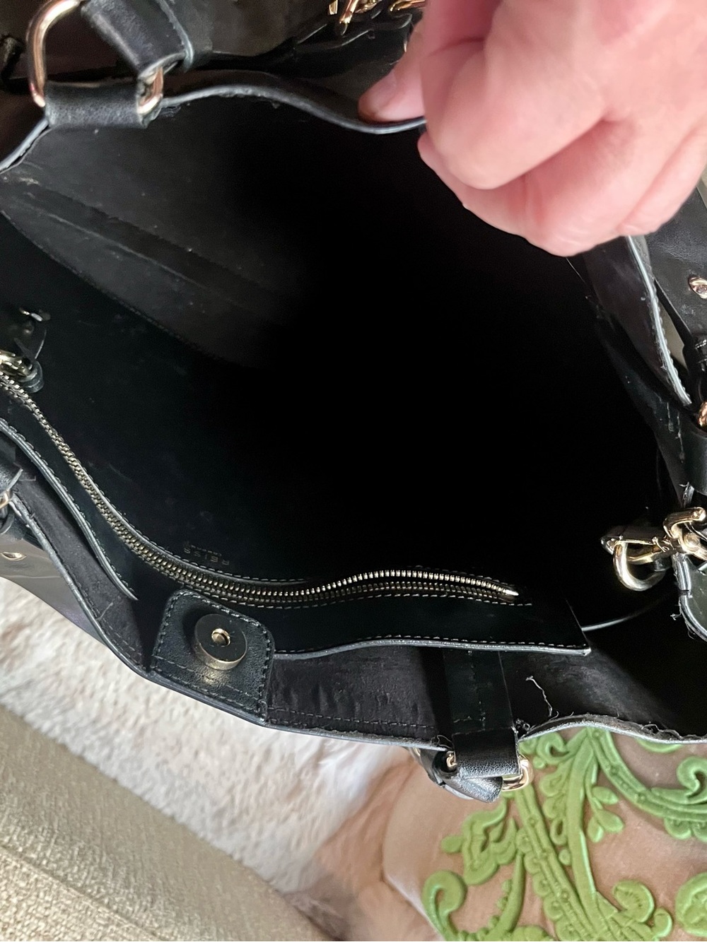 Reiss London Black Leather Tote Bag with strap and gold hardware - Picture 8 of 10